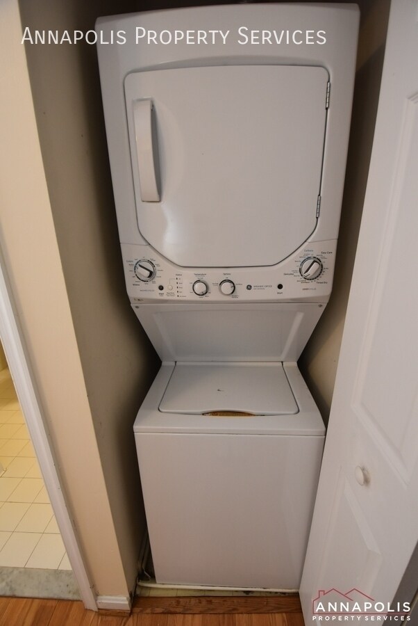 Building Photo - 1132 Lake Heron Dr