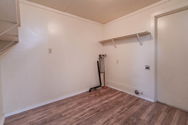 Building Photo - 2640 NE Harvey Ln