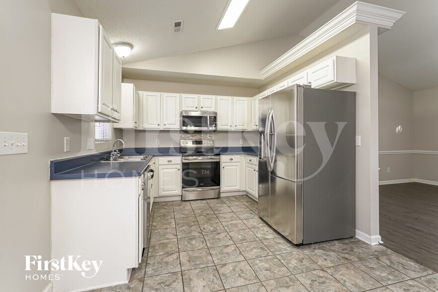 Building Photo - 940 Londonderry Dr