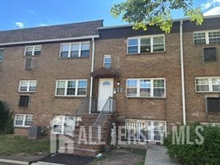 Building Photo - 392 College Dr E