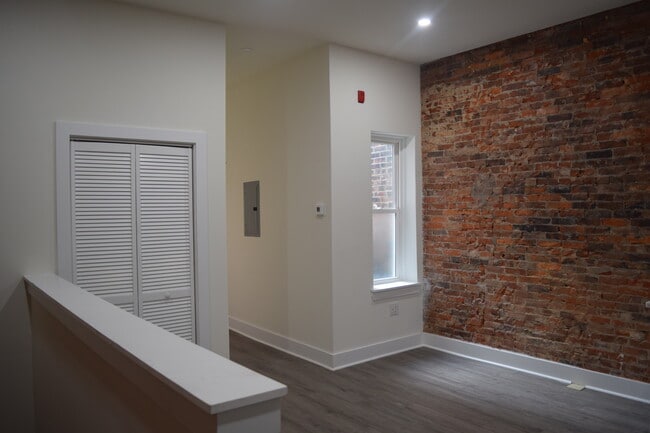 Building Photo - 6015 Baltimore Ave