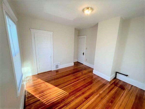 Building Photo - 109 Capen St