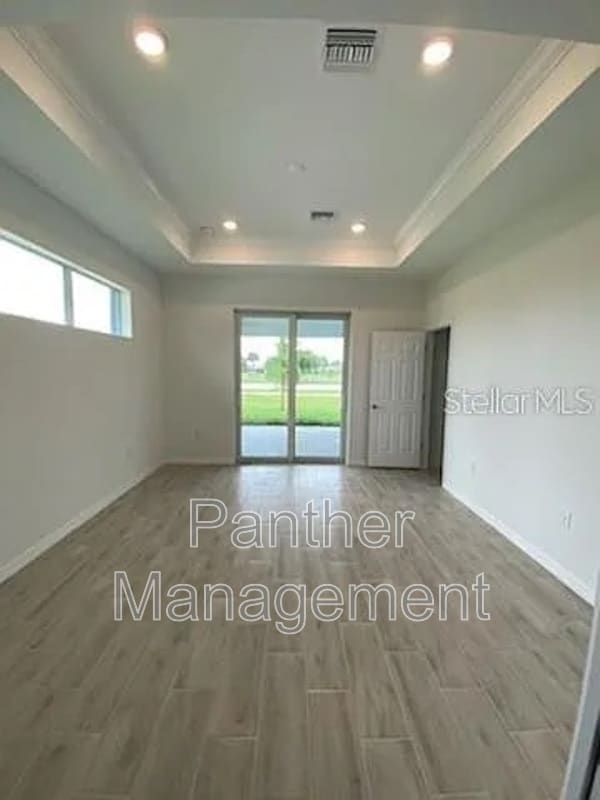 Building Photo - 392 Prineville St