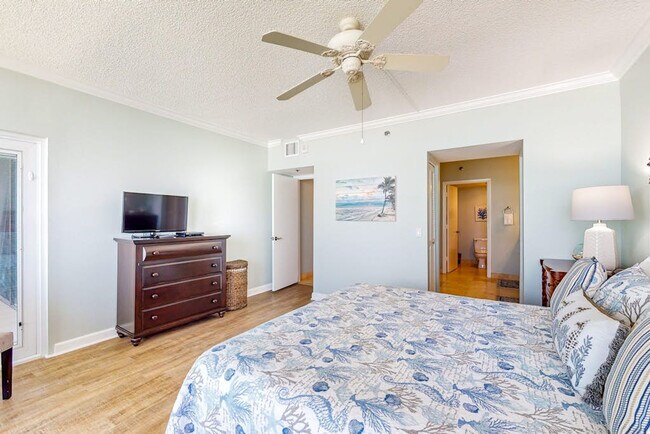 Building Photo - 1145 Gulf of Mexico Dr