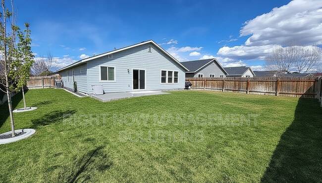 Building Photo - 25 S Shumway Ave