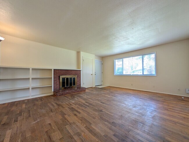 Building Photo - Ranch Style 3-Bedroom, 1-Bath Home In East Eugene!