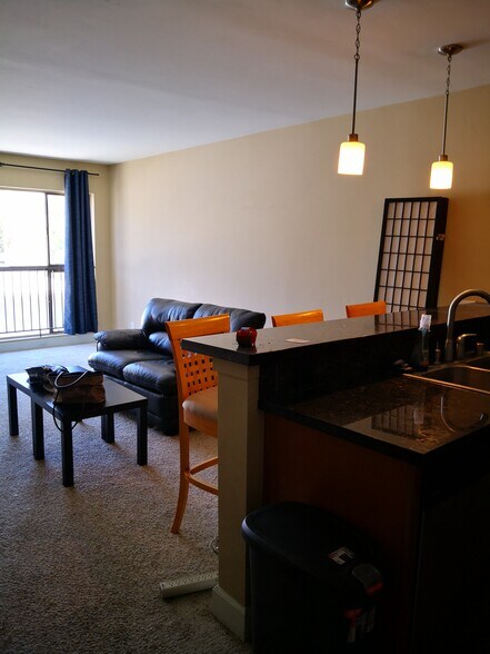 Building Photo - 10982 Roebling Ave