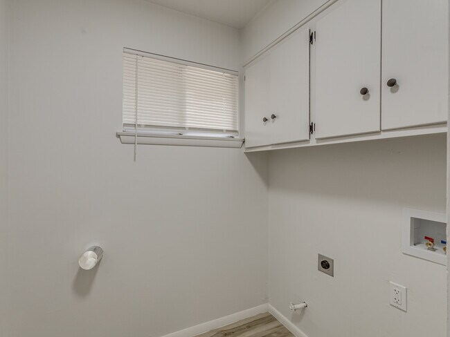 Building Photo - 1700 N Alexander Ln