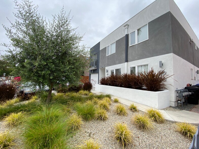 Primary Photo - 627 N Mariposa Ave