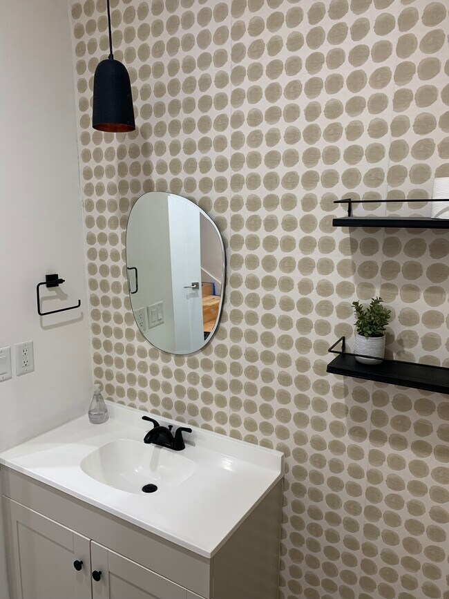 1/2 Bath - 438 N Stone Mountain Dr