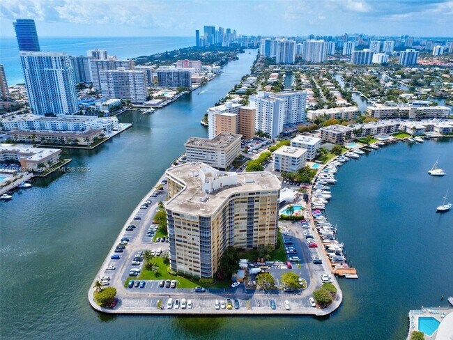 Building Photo - 100 Golden Isles Dr