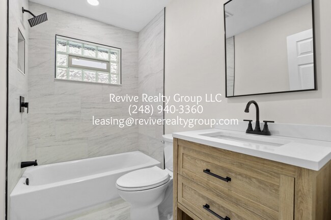 Building Photo - 32112 Pembroke St