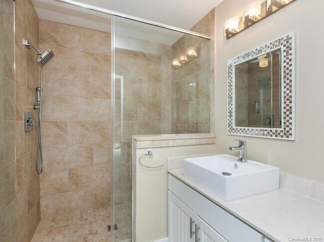 Building Photo - Modern Asheville Rental