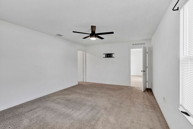Building Photo - Beautiful 3 bedroom/ 2 bathroom home in Yu...