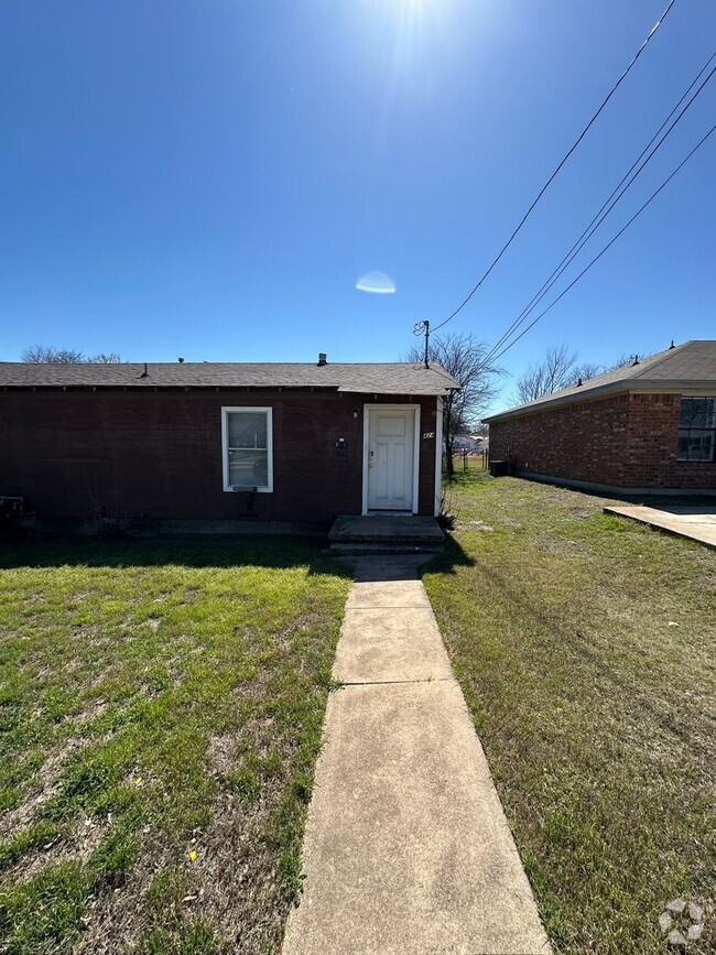 Building Photo - Cozy 1 bedroom 1 bath duplex