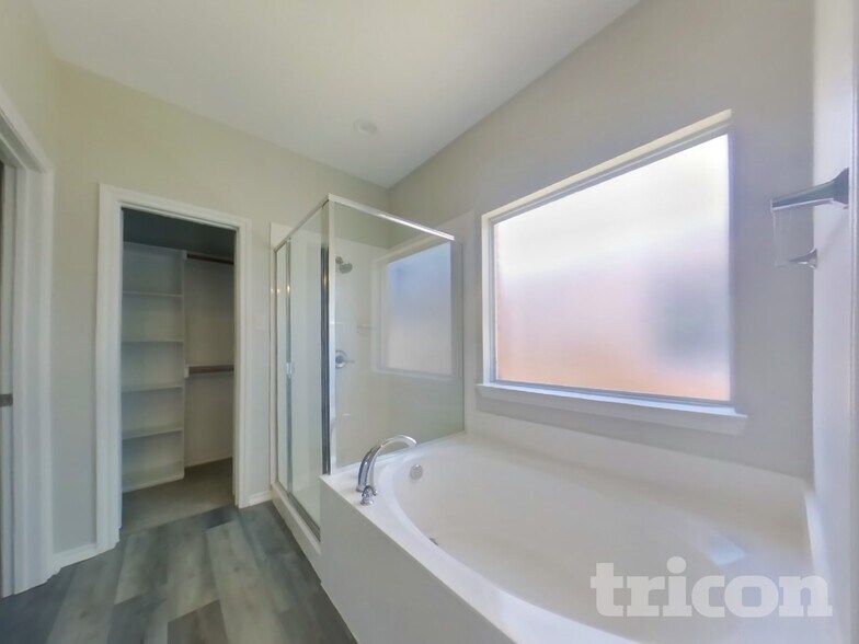 Building Photo - 3729 Summersville Ln