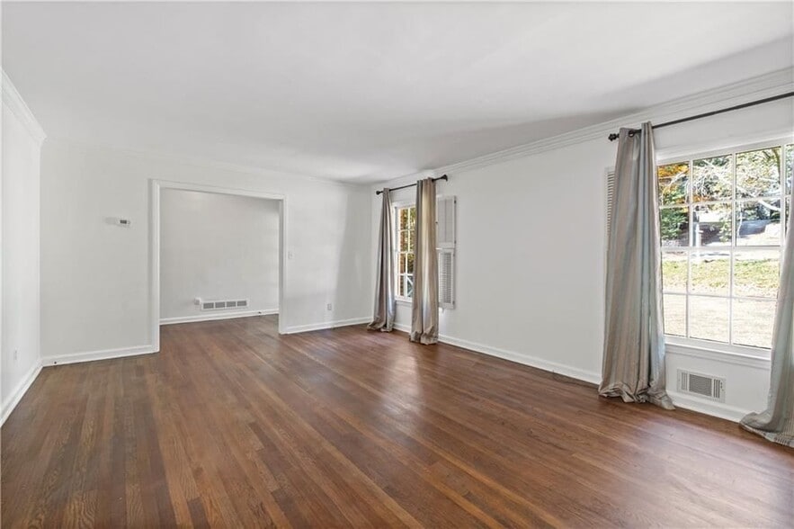 Building Photo - 787 Loridans Dr NE