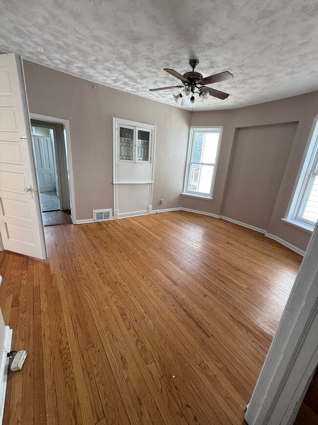 Building Photo - 618 N 40th St
