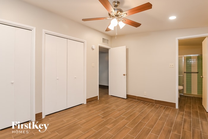 Building Photo - 8940 E Pine Valley Dr
