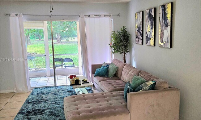 Building Photo - 1910 Palmland Dr