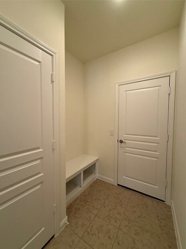 Building Photo - 22646 Triangle Ridge Dr
