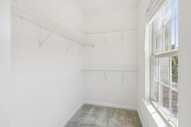 Building Photo - Welcome to this stunning 3-bedroom, 2.5-ba...
