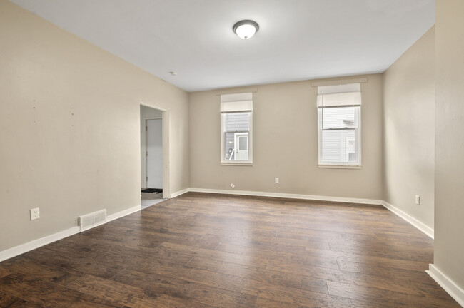 Building Photo - 1104 Brabec St