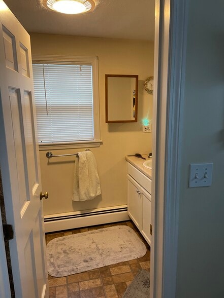 Vanity - 16 Laurier St