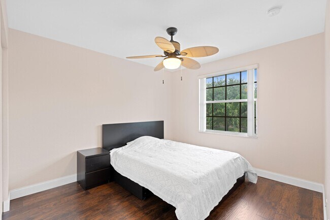 Building Photo - 16147 Sierra Palms Dr