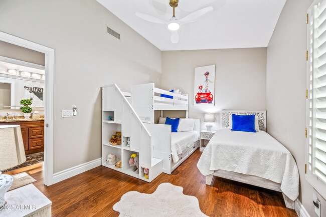 Building Photo - 1817 E Willow Tree Ct