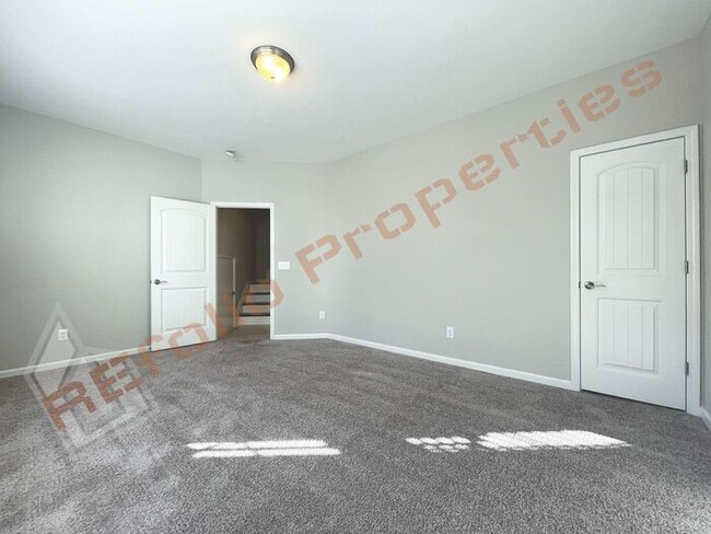 Building Photo - Beautiful End Unit 3 Story 4 bedroom, 3.5 ...