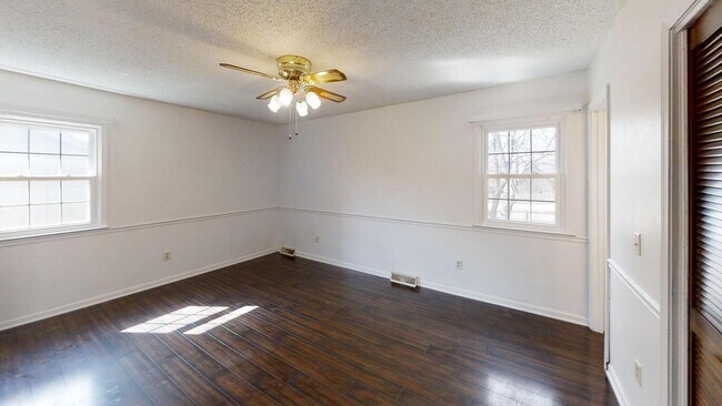 Building Photo - 1820 E 151st Terrace