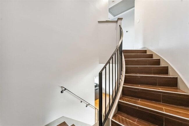 Building Photo - 2020 Tuam St
