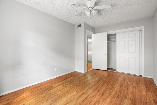 Building Photo - 307 E 31st St