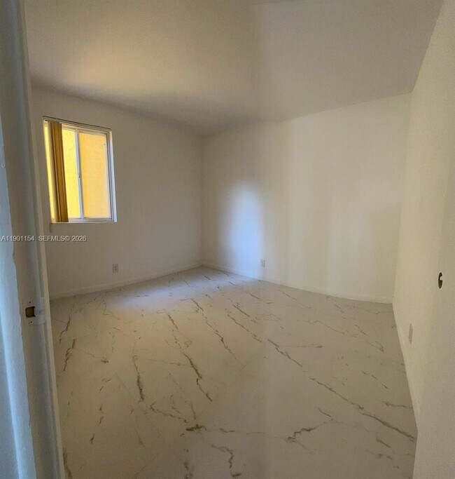 Building Photo - 2221 Sherman Cir