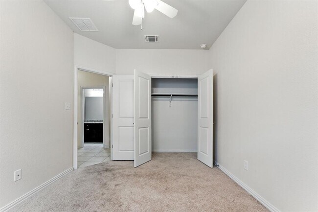 Building Photo - 237 Red Granite Dr