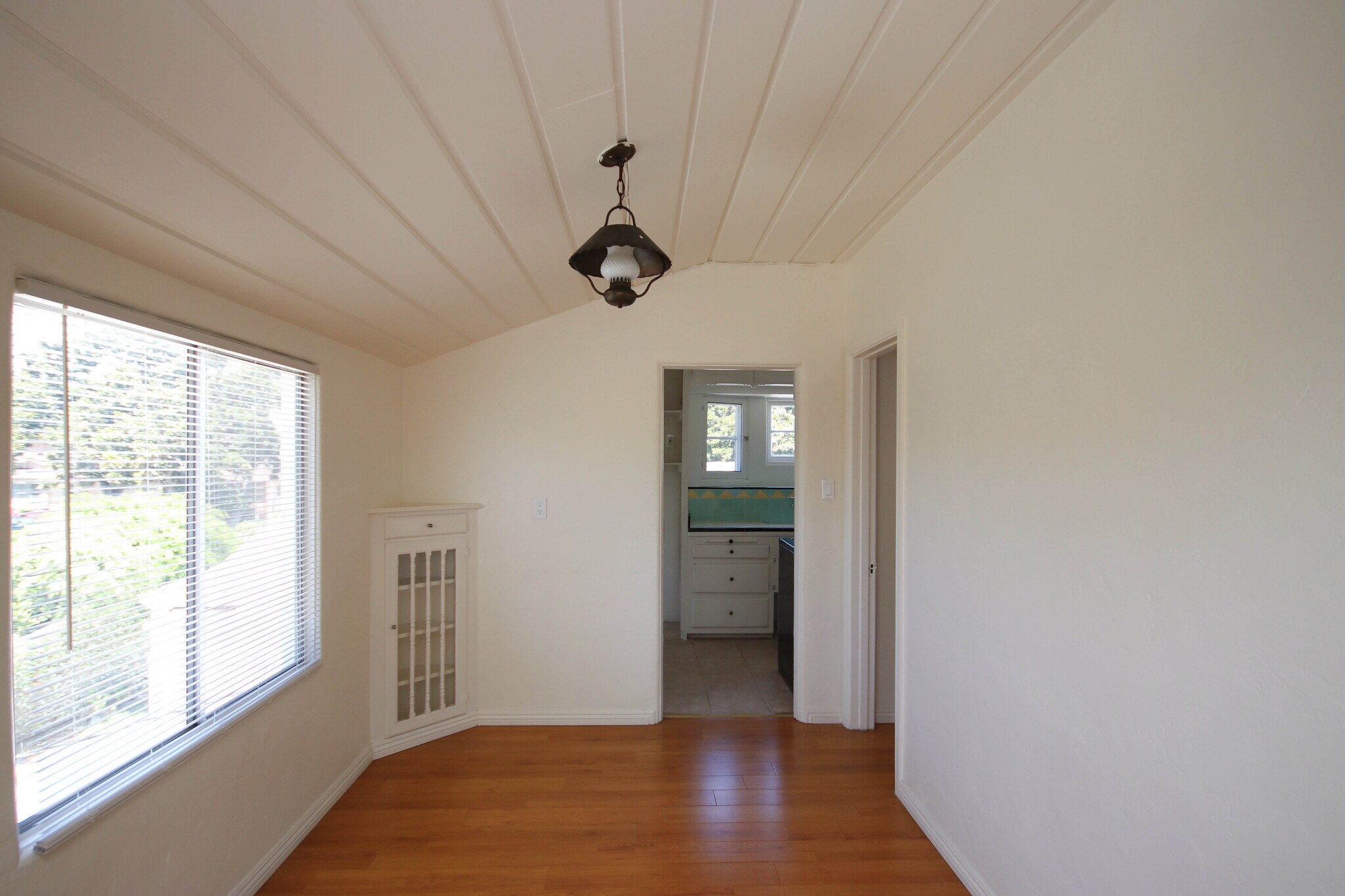 Building Photo - 409 N Monterey St