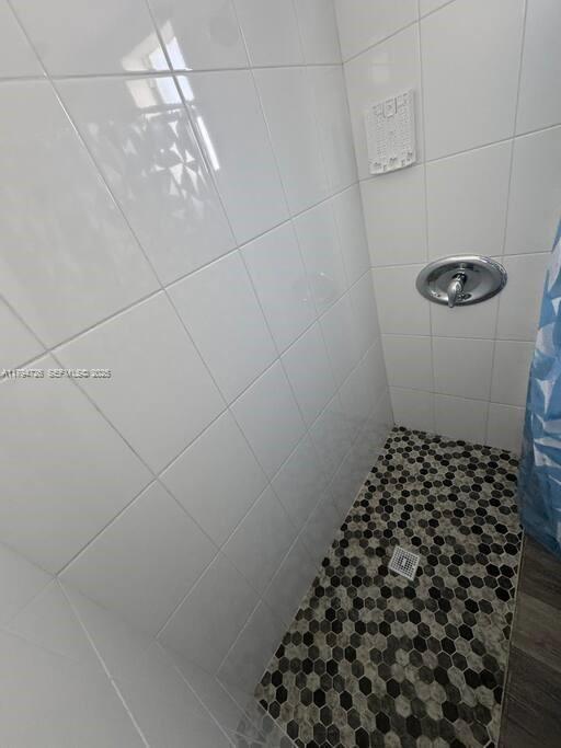 Building Photo - 7638 N Miami Ave