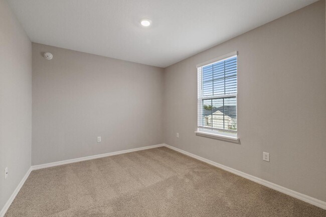 Building Photo - Newer Construction! 4 Beds/2.5 Baths!