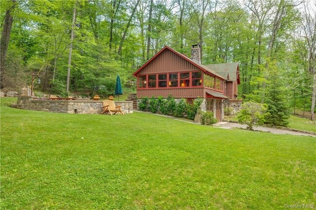 Building Photo - 77 Lake Dr