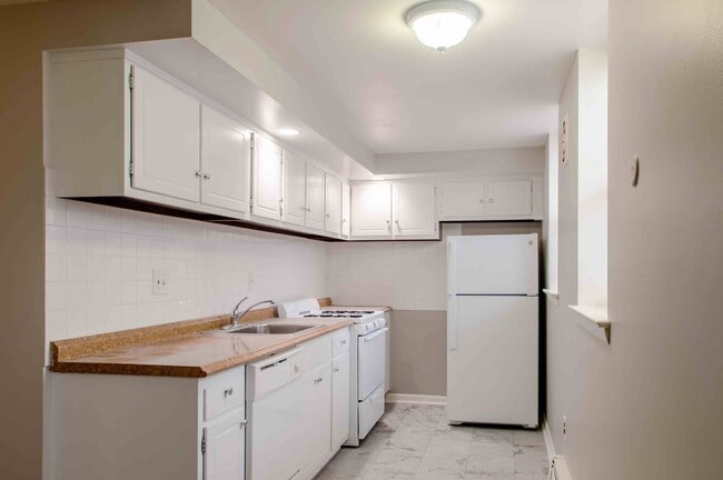 Building Photo - Oxford Towers