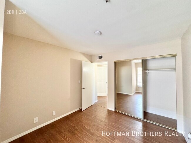 Building Photo - 8724 Burton Way
