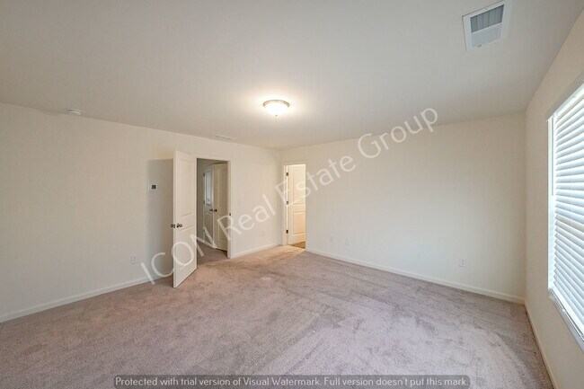 Building Photo - 3/2.5 Townhouse close to 41 and downtown