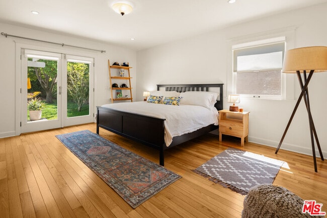 Building Photo - 944 S Hudson Ave