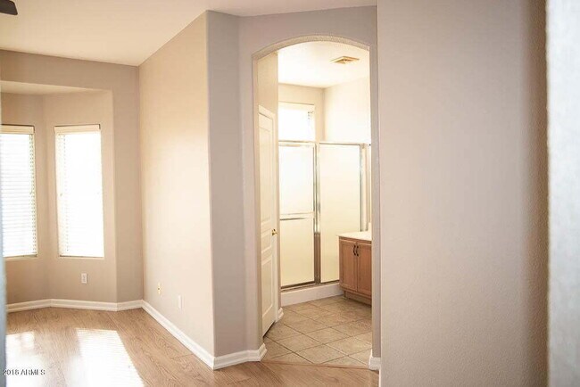 Building Photo - San Tan Ranch Beauty