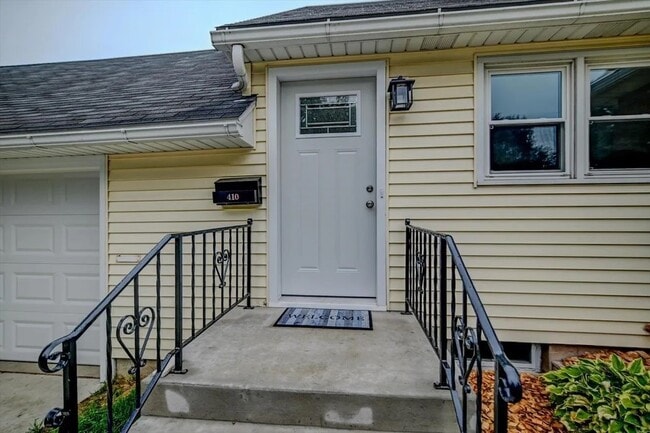 Building Photo - 410 Martin St