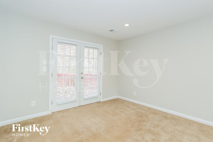 Building Photo - 205 Crown Oaks Ct