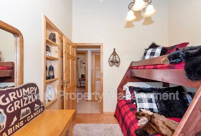 Building Photo - 199 Oriole Dr