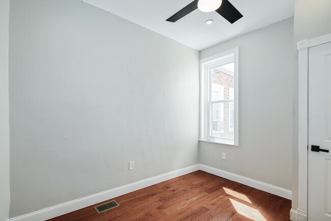 Building Photo - 714 S 55th St