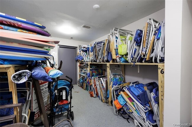 Building Photo - 420 Shore Rd